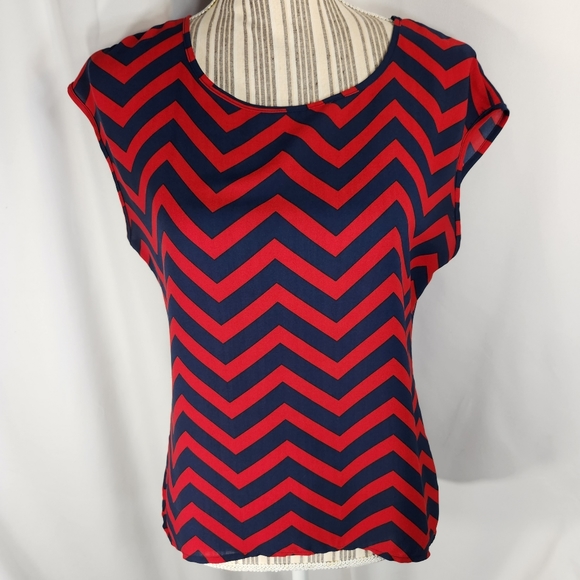 HeartSoul Navy & Red Zig Zag Striped Hi-Low Hem Short Sleeve Top Size Small - Picture 1 of 8